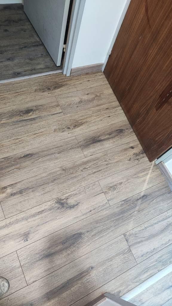 Pose flottante de parquet stratifié 1