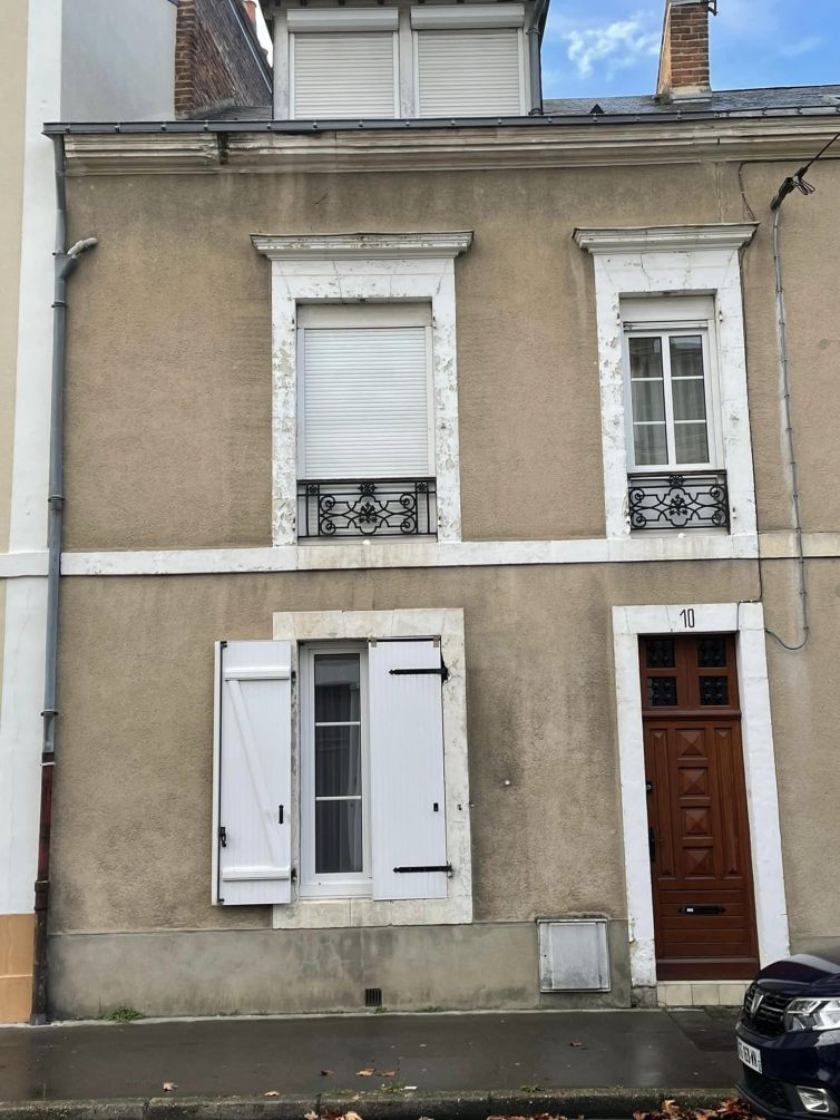 Ravalement de Façade avec Finition peinture, taloché et réfection en patrimoine (AVANT)