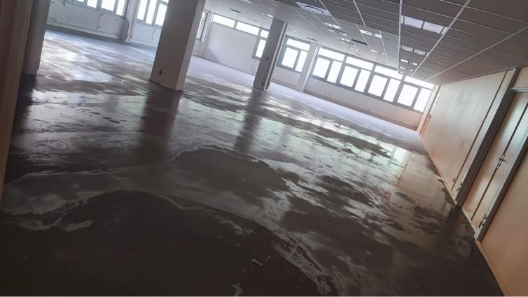 Reagreage avant pose de dalles moquette - 2