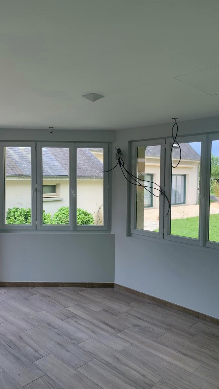 Réalisation Peinture dans cet ancien garage aménagé en espace détente avec un SPA 1