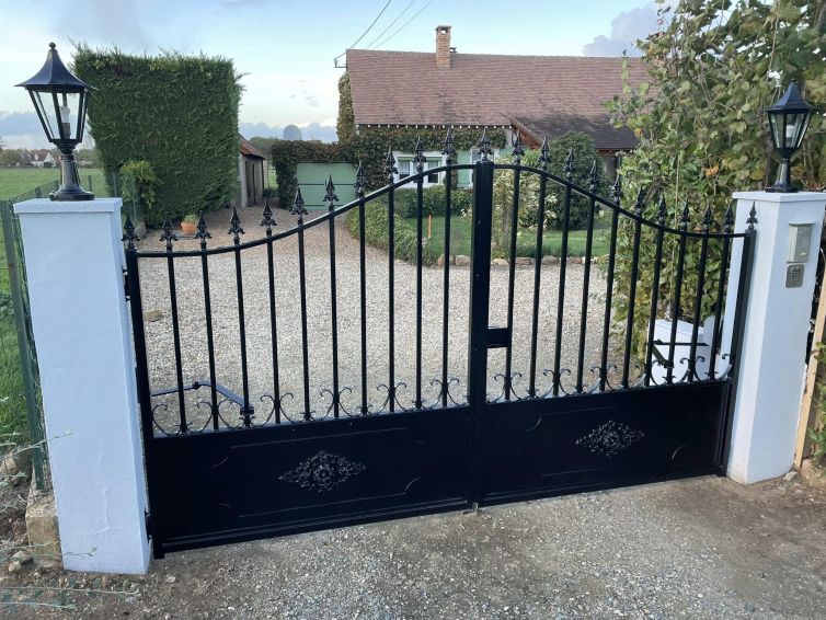 Réfection d'une peinture sur portail - 1